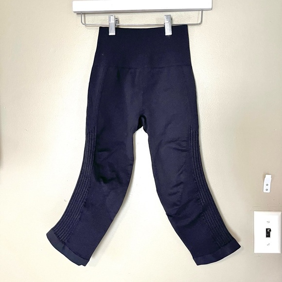 Lululemon Zone in Crop Leggings - Picture 2 of 7